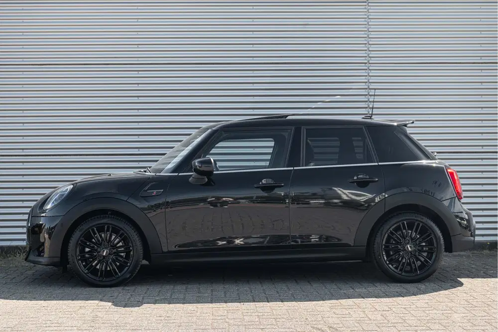 Mini Hatchback Cooper S Classic Automaat uit 2024, foto 2