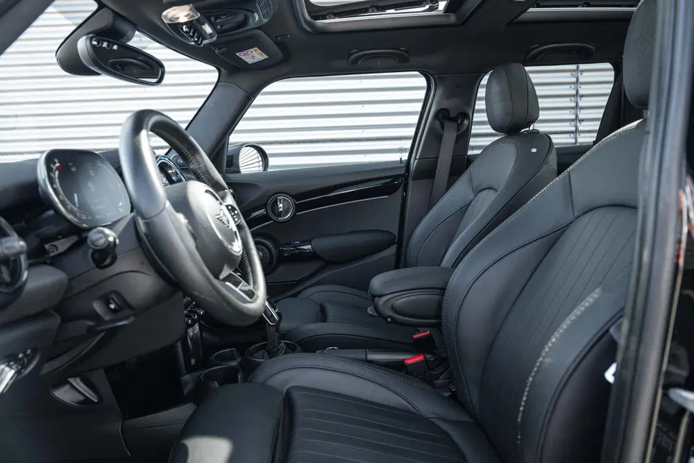 Mini Hatchback Cooper S Classic Automaat uit 2024, foto 3