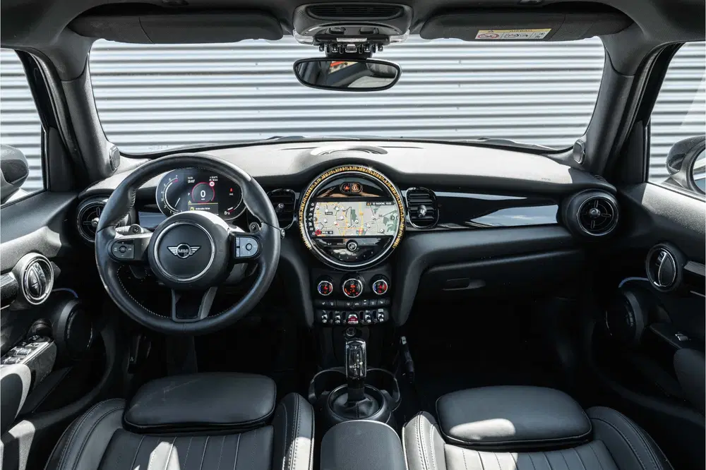 Mini Hatchback Cooper S Classic Automaat uit 2024, foto 4