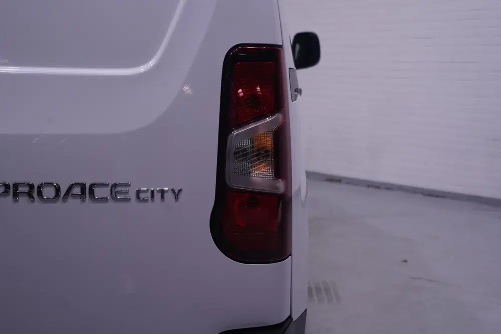 Toyota Proace City 1.5 D-4D 130 pk L1 Navigator Navi uit 2024, foto 11