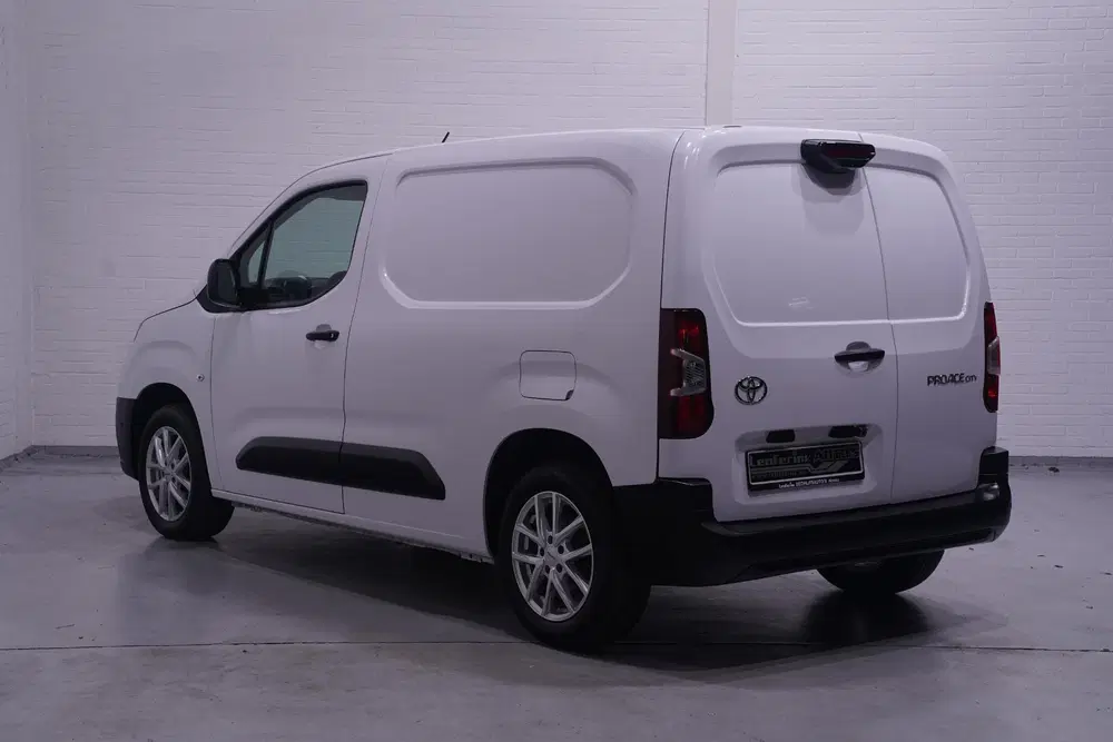 Toyota Proace City 1.5 D-4D 130 pk L1 Navigator Navi uit 2024, foto 3