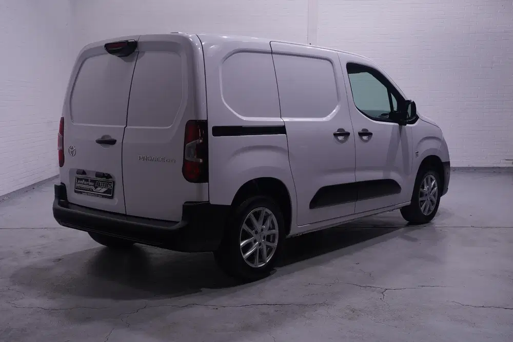 Toyota Proace City 1.5 D-4D 130 pk L1 Navigator Navi uit 2024, foto 4
