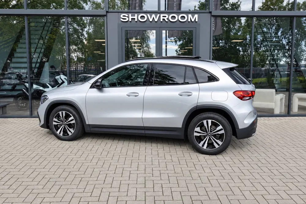 Mercedes-Benz GLA 220 d PANO KEYLESS SFEER uit 2023, foto 10