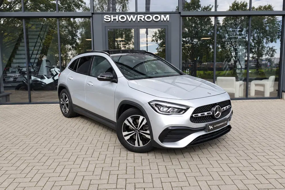 Mercedes-Benz GLA 220 d PANO KEYLESS SFEER uit 2023, foto 3