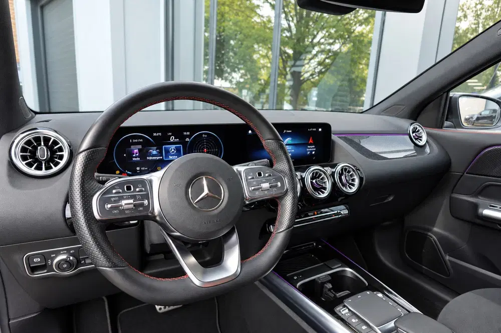 Mercedes-Benz GLA 220 d PANO KEYLESS SFEER uit 2023, foto 4