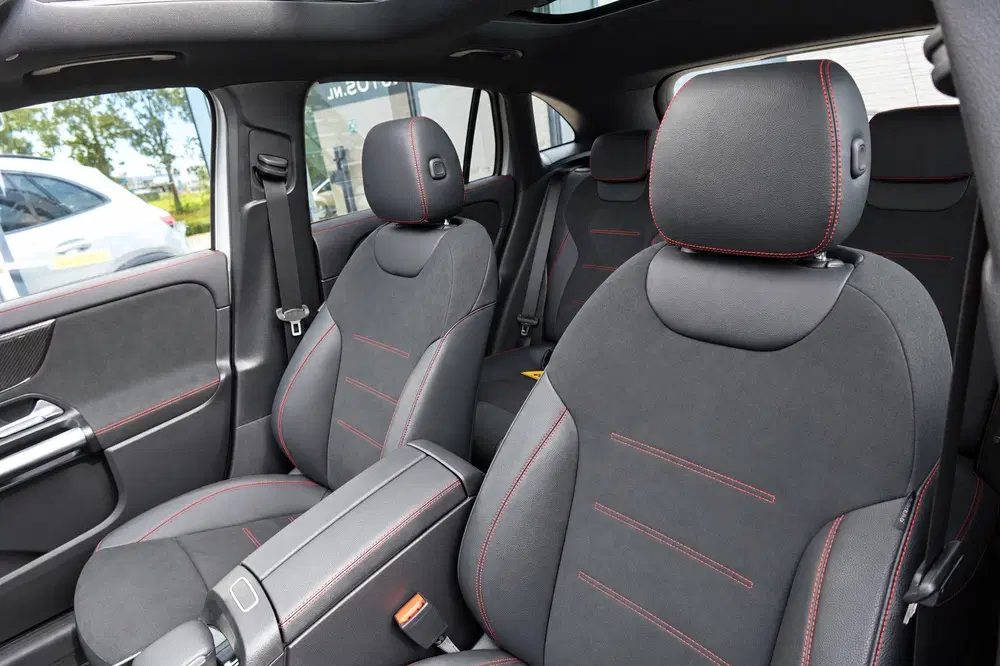 Mercedes-Benz GLA 220 d PANO KEYLESS SFEER uit 2023, foto 5