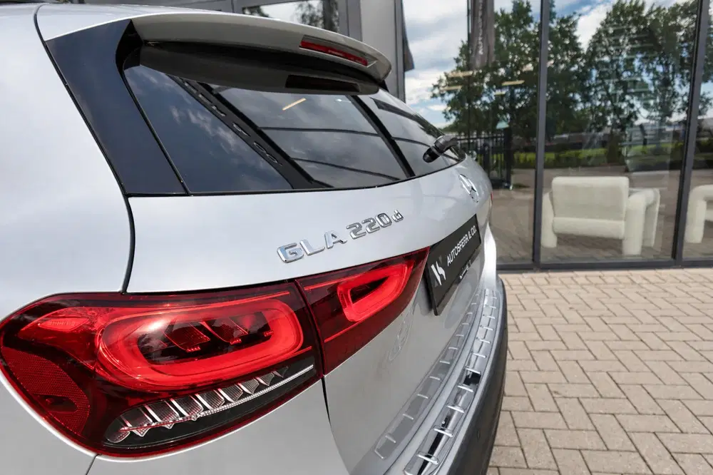 Mercedes-Benz GLA 220 d PANO KEYLESS SFEER uit 2023, foto 8