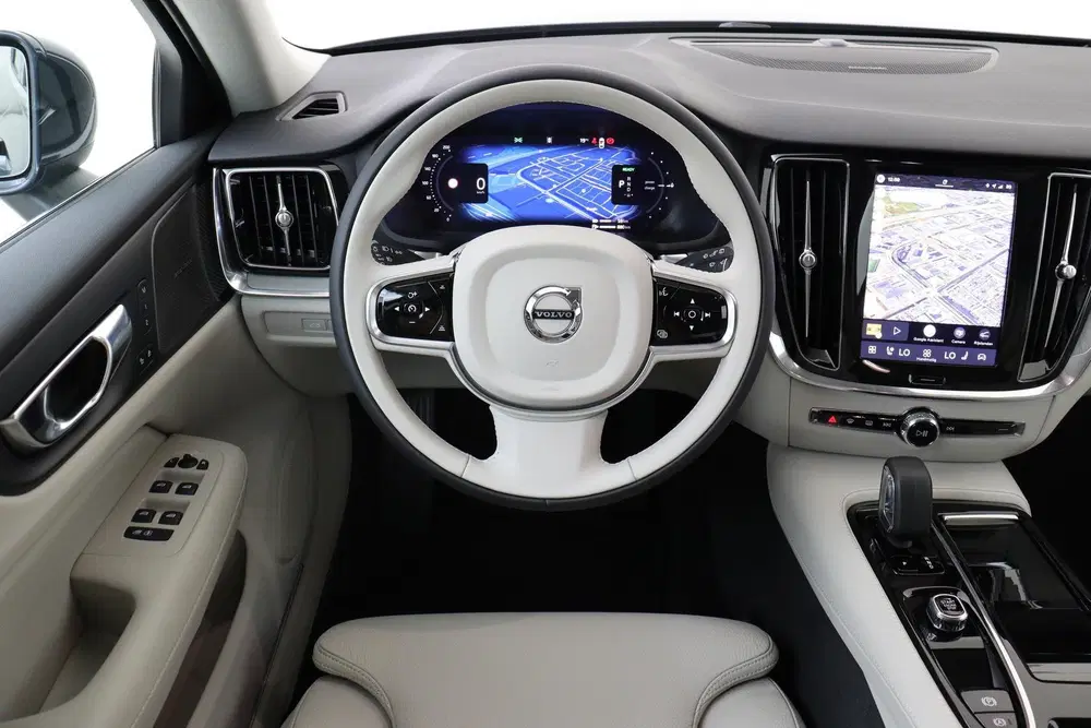 Volvo V60 T6 PLUG-IN HYBRID AWD PLUS BRIGHT -HARMAN uit 2026, foto 2