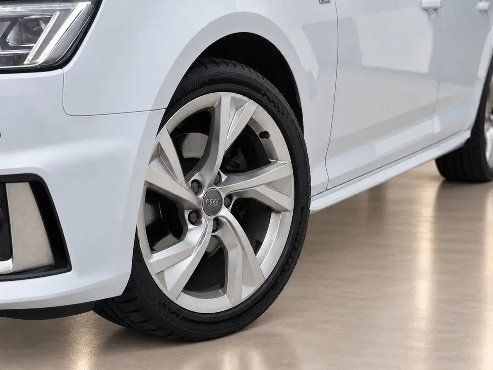 Audi A4 40 TFSI S line uit 2019, foto 6