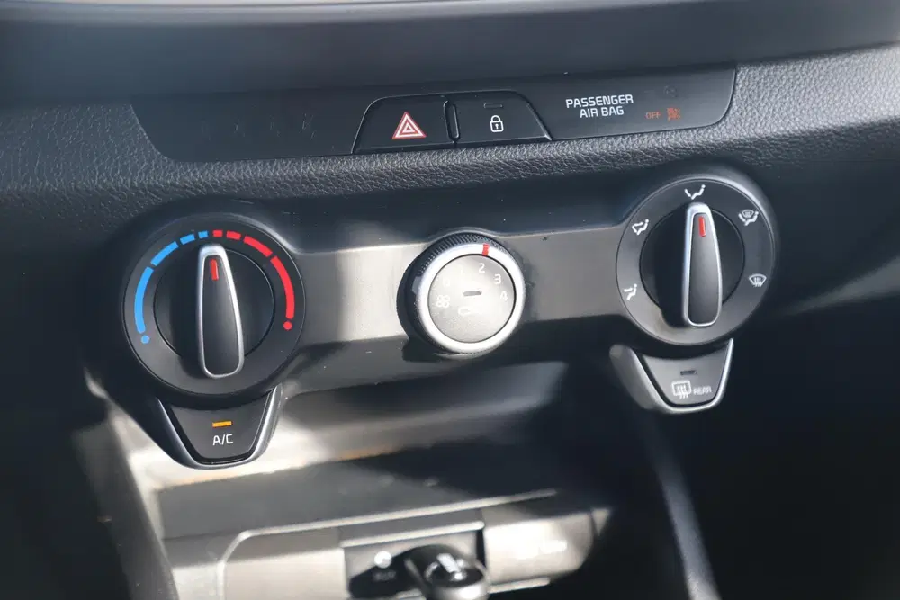 Kia Stonic 1.0 T-GDi DynamicLine 101PK Navigatie Acht uit 2019, foto 13