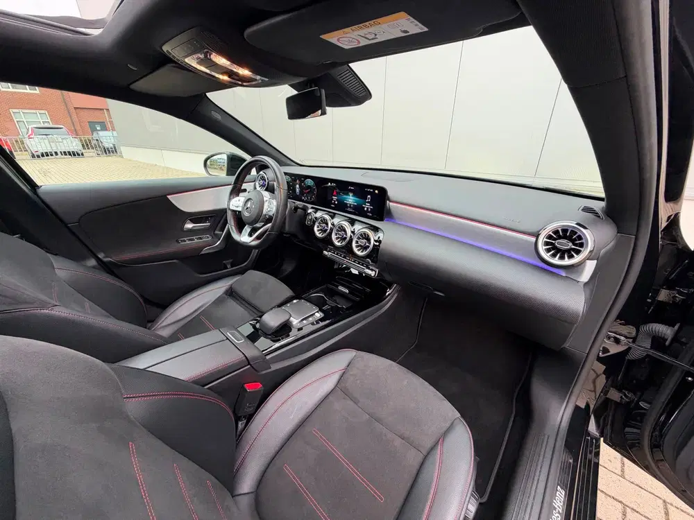 Mercedes-Benz A-Klasse 180 AMG PANO NAP BTW uit 2022, foto 14