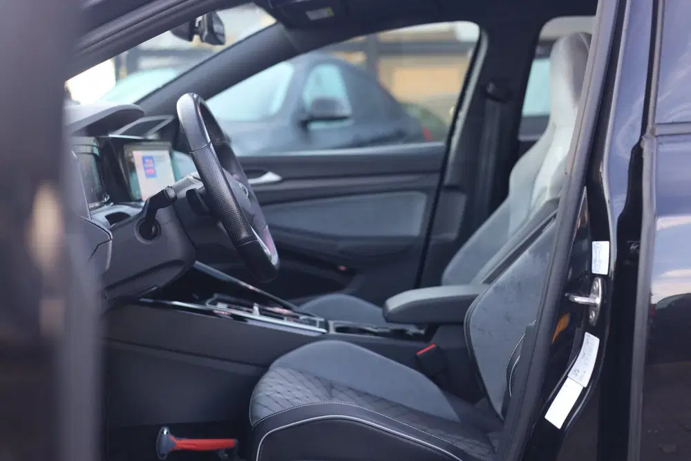 Volkswagen Golf 1.5 eTSI R-LINE uit 2023, foto 11