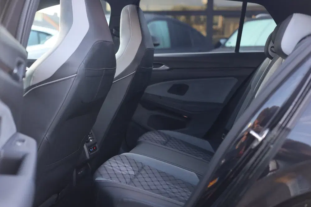 Volkswagen Golf 1.5 eTSI R-LINE uit 2023, foto 12