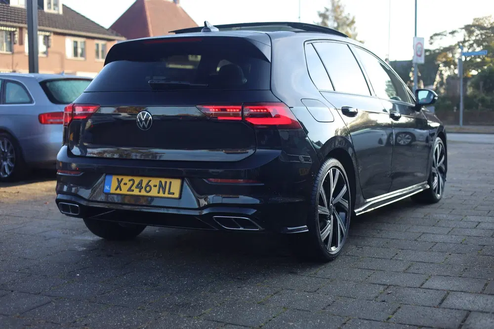 Volkswagen Golf 1.5 eTSI R-LINE uit 2023, foto 2