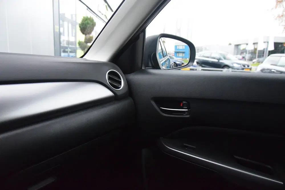 Suzuki Vitara 1.4 Boosterjet Smart Hybrid Select Navi uit 2026, foto 6