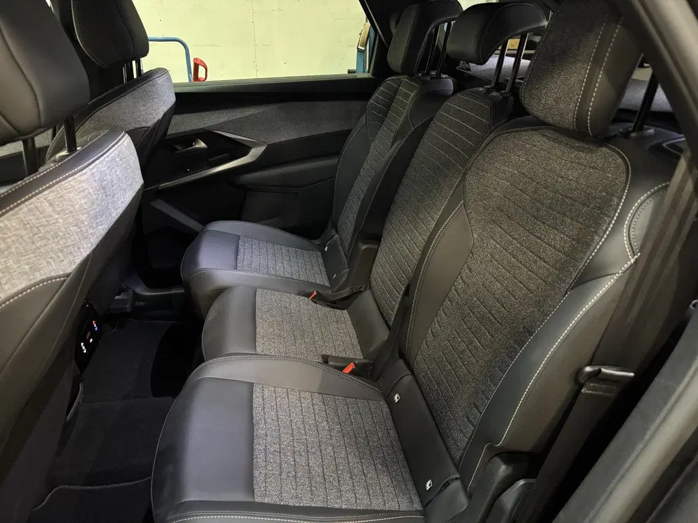 Peugeot 5008 1.2 Hybrid 136pk Allure Automaat Navigatie uit 2025, foto 13