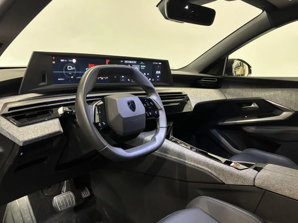 Peugeot 5008 1.2 Hybrid 136pk Allure Automaat Navigatie uit 2025, foto 2