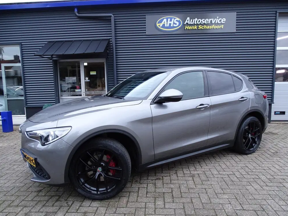 Alfa Romeo Stelvio 2.0 T AWD Ti uit 2020, foto 2