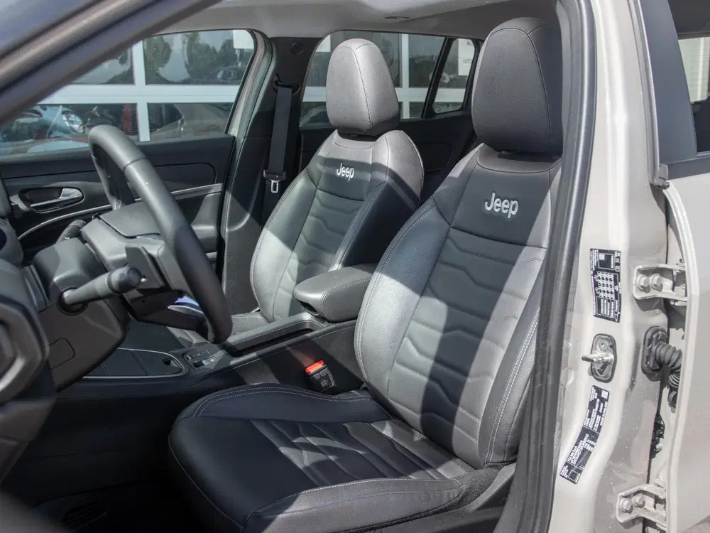 Jeep Avenger 1.2 e-Hybrid Summit uit 2024, foto 10