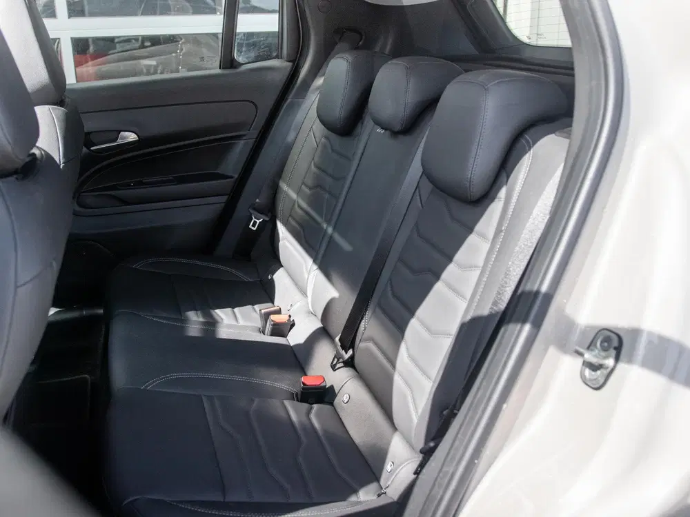 Jeep Avenger 1.2 e-Hybrid Summit uit 2024, foto 13