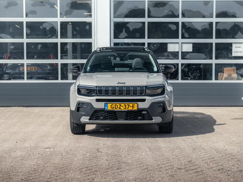 Jeep Avenger 1.2 e-Hybrid Summit uit 2024, foto 2