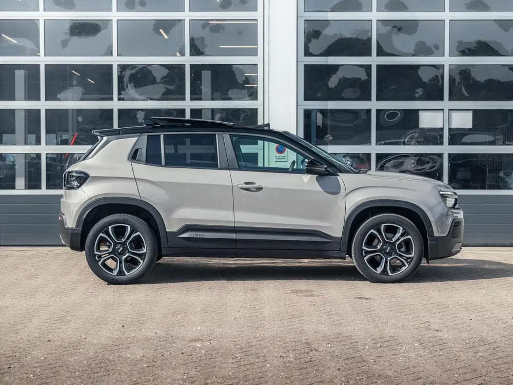 Jeep Avenger 1.2 e-Hybrid Summit uit 2024, foto 4