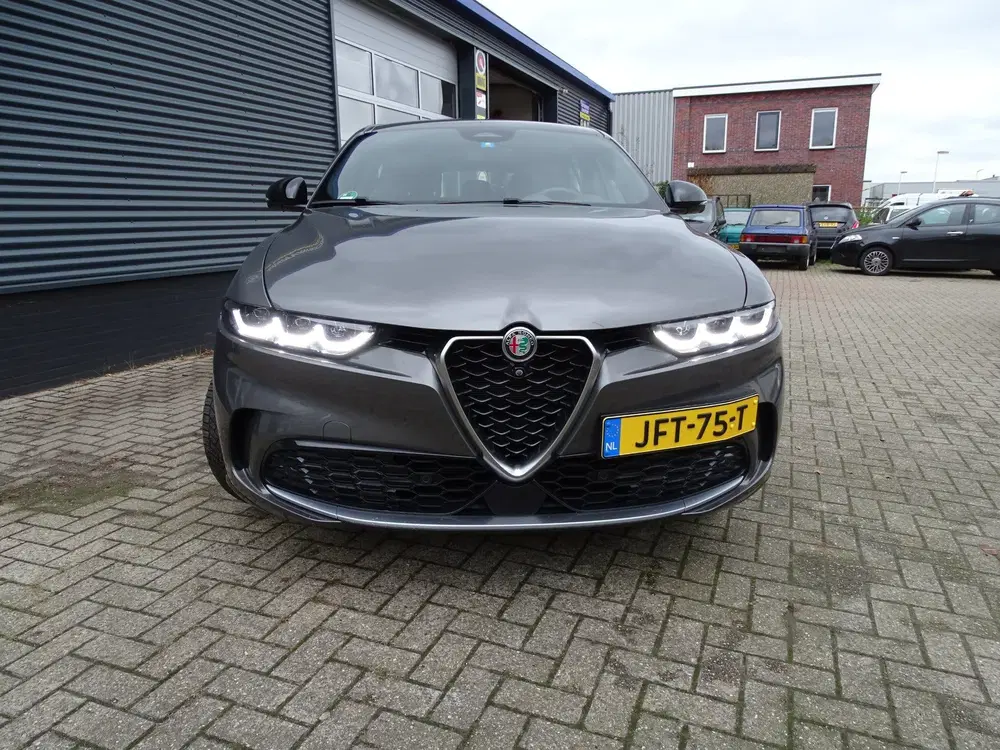 Alfa Romeo Tonale 1.5T Hybrid Veloce 160PK uit 2023, foto 2