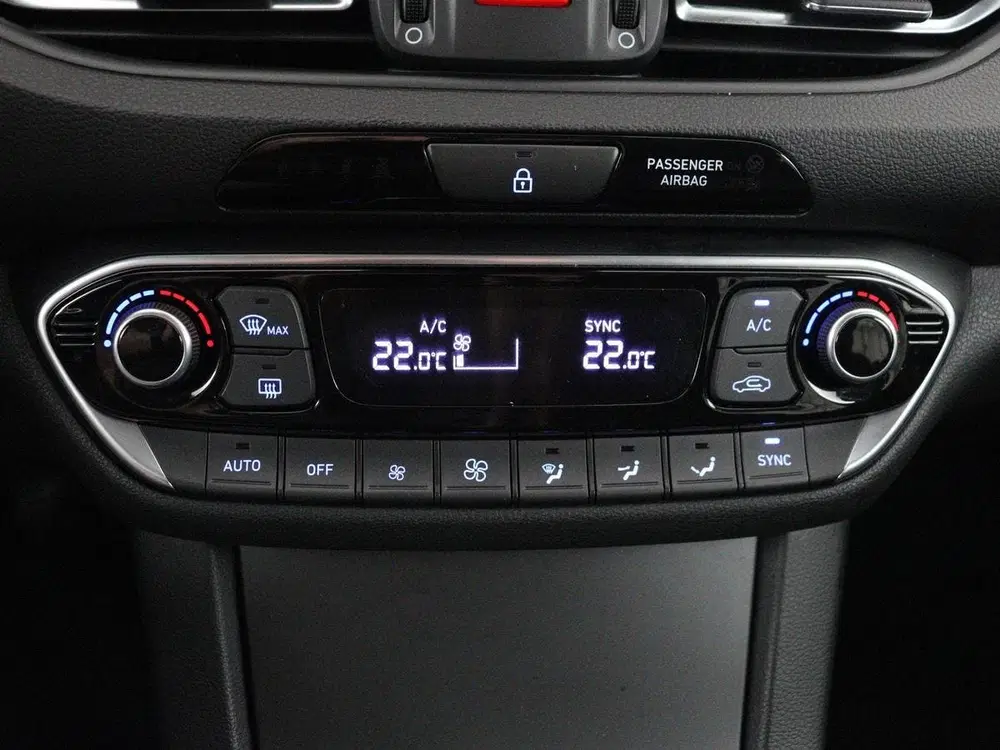 Hyundai i30 1.5 T-GDi MHEV Premium uit 2022, foto 15