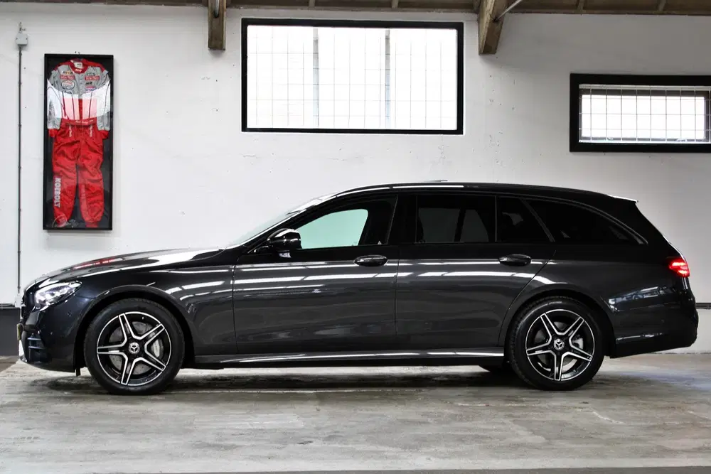 Mercedes-Benz E-Klasse 300 e AMG Line uit 2023, foto 2