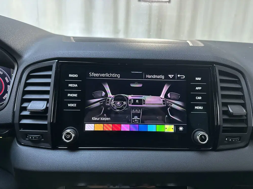Skoda Karoq 1.5 TSI DSG ACT Sportline Business Sfeerve uit 2021, foto 15
