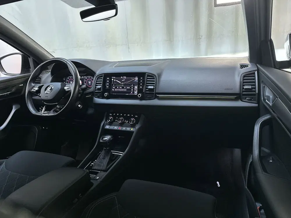 Skoda Karoq 1.5 TSI DSG ACT Sportline Business Sfeerve uit 2021, foto 2