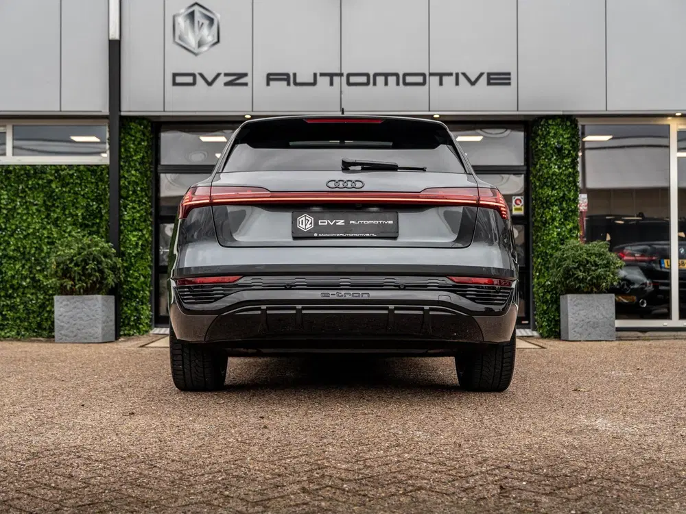 Audi Q8 e-tron 50 Quattro S Edition 95 kWh uit 2023, foto 10
