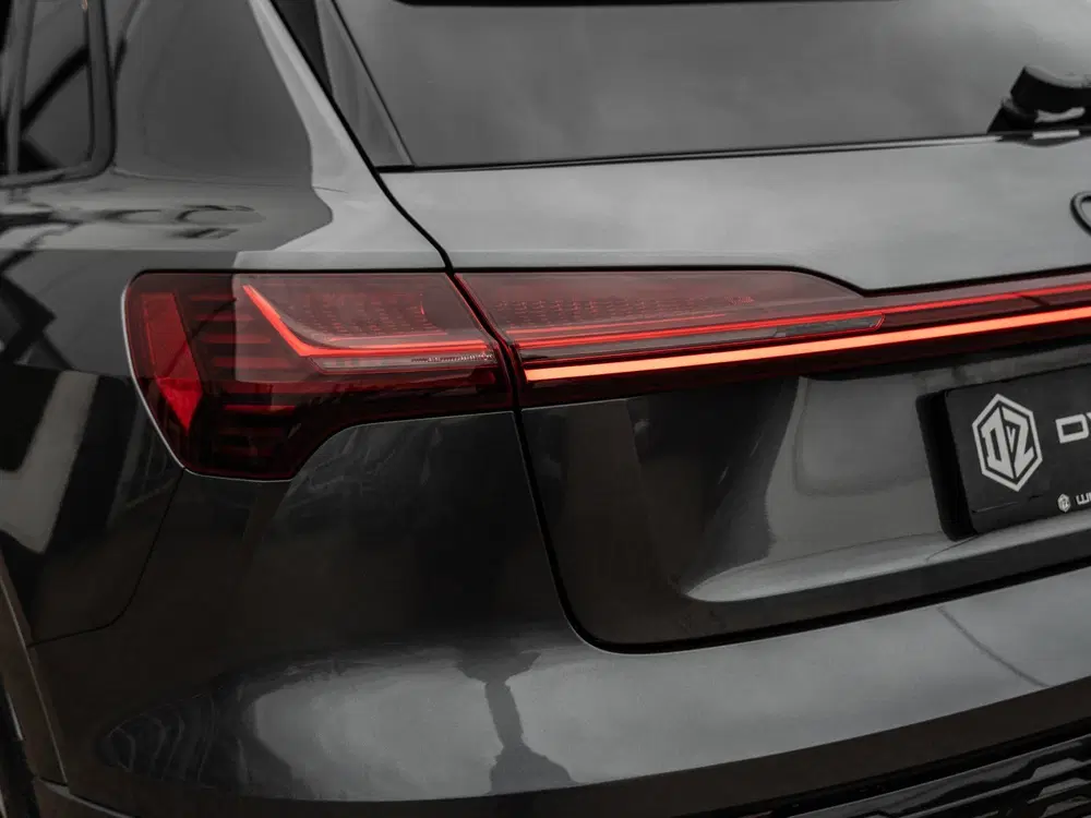 Audi Q8 e-tron 50 Quattro S Edition 95 kWh uit 2023, foto 12