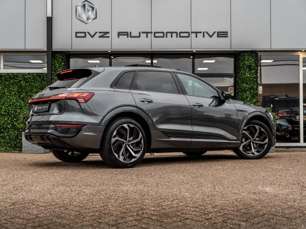 Audi Q8 e-tron 50 Quattro S Edition 95 kWh uit 2023, foto 4