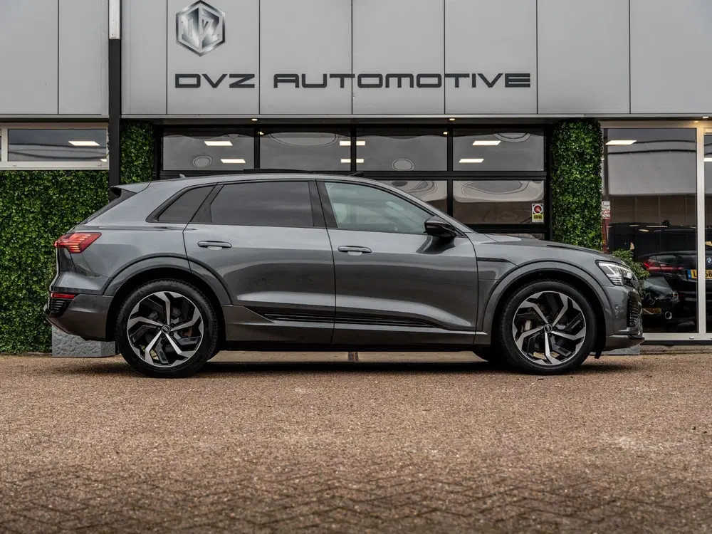 Audi Q8 e-tron 50 Quattro S Edition 95 kWh uit 2023, foto 5