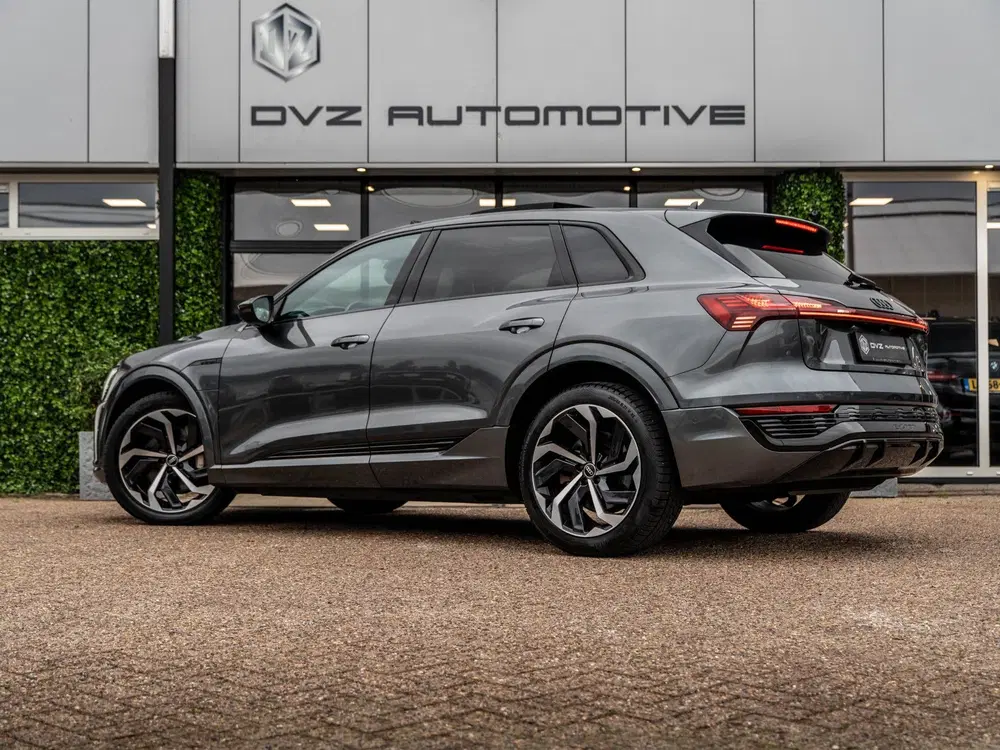 Audi Q8 e-tron 50 Quattro S Edition 95 kWh uit 2023, foto 9