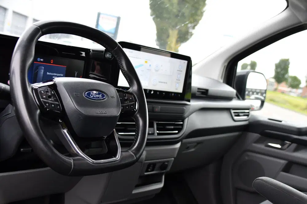 Ford Transit Custom 300 2.0 TDCI L2H1 Limited Black Edition uit 2024, foto 2