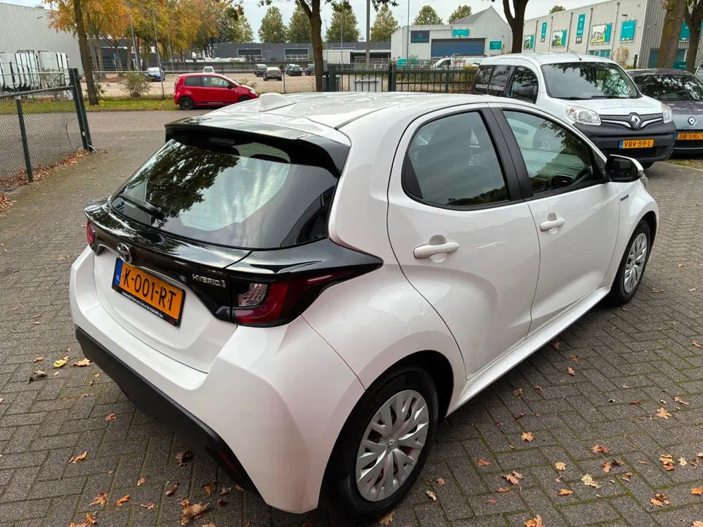 Toyota Yaris 1.5 Hybrid Active AUTOMAAT Superzuinig Aut uit 2021, foto 2