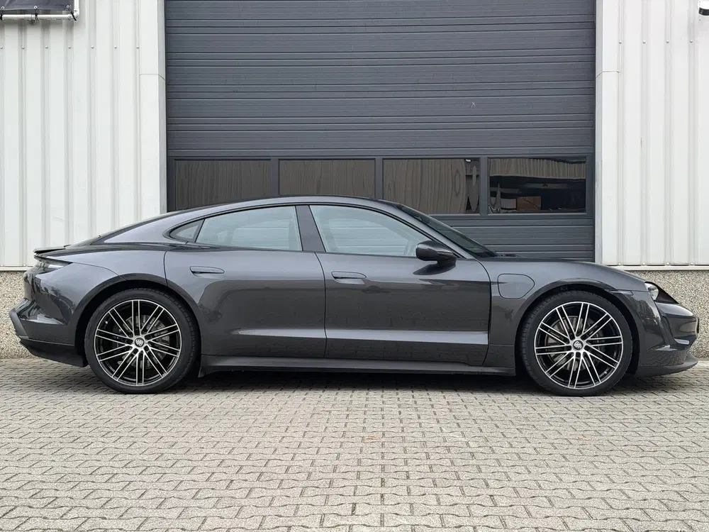 Porsche Taycan 79 kWh uit 2022, foto 12