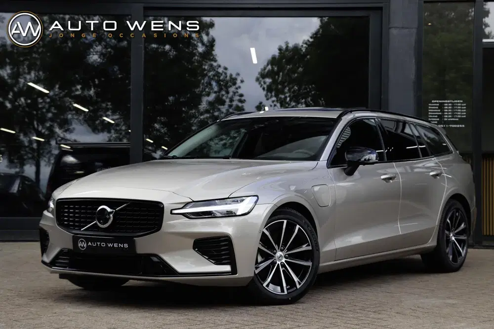 Volvo V60 T6 AWD Plus Dark Panoramadak HeadUp Displa uit 2025
