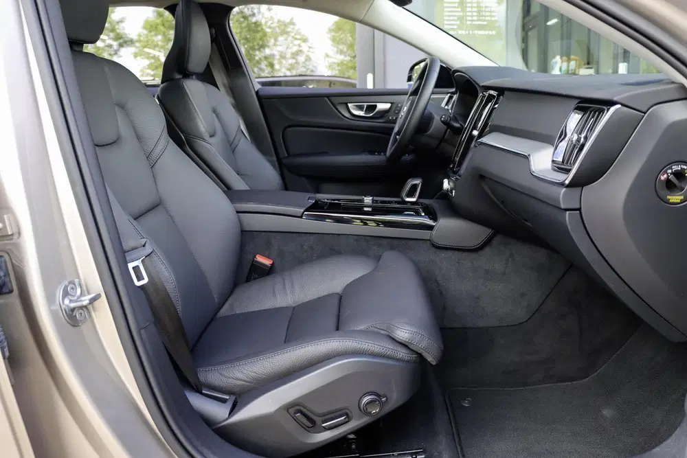Volvo V60 T6 AWD Plus Dark Panoramadak HeadUp Displa uit 2025, foto 15
