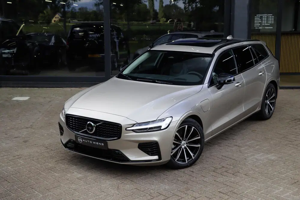 Volvo V60 T6 AWD Plus Dark Panoramadak HeadUp Displa uit 2025, foto 2