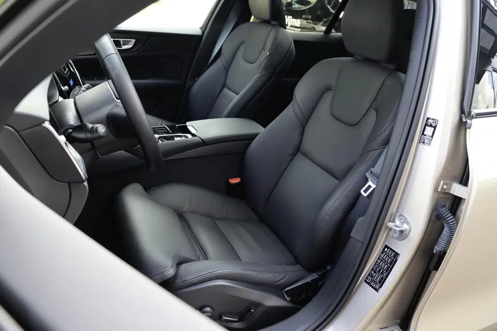 Volvo V60 T6 AWD Plus Dark Panoramadak HeadUp Displa uit 2025, foto 4
