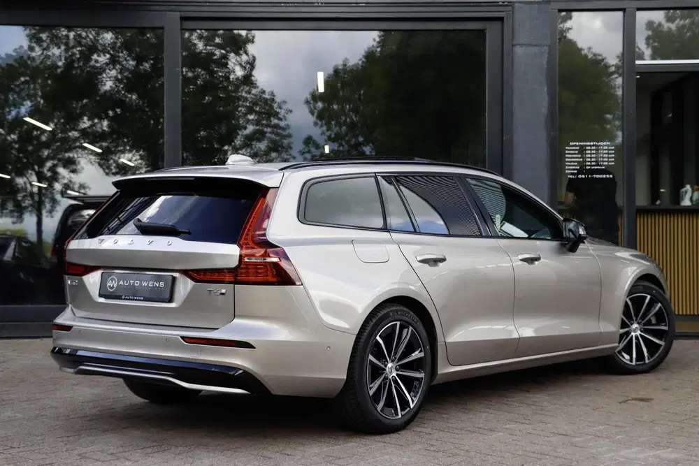 Volvo V60 T6 AWD Plus Dark Panoramadak HeadUp Displa uit 2025, foto 9