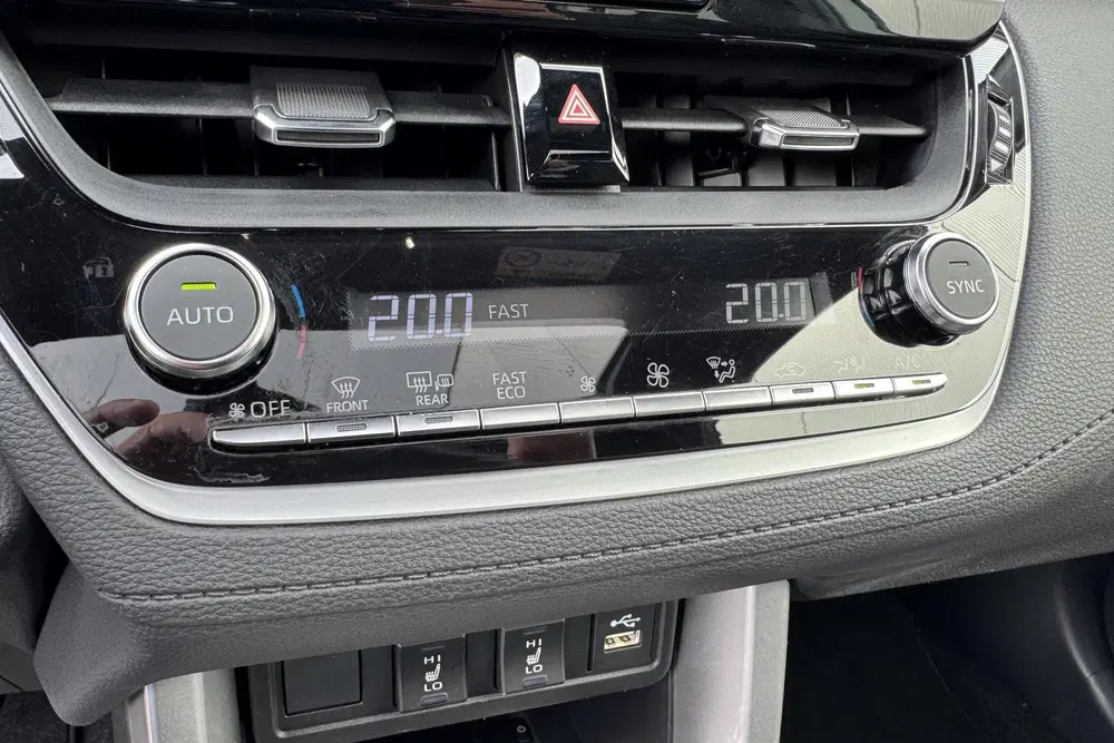 Toyota Corolla Cross Hybrid 140 Premium Pack II uit 2024, foto 12