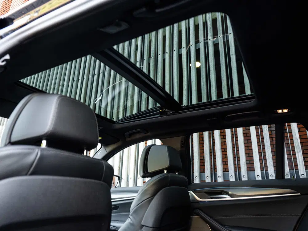 BMW 5-serie 530e High-Exe. M-Sport uit 2023, foto 3