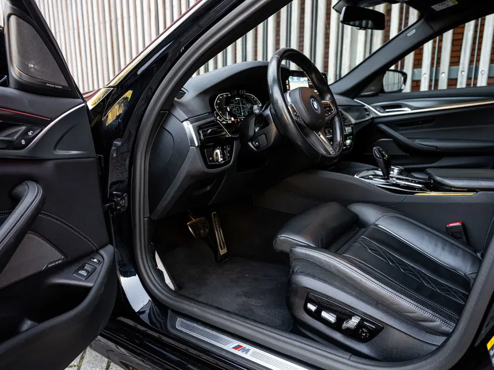 BMW 5-serie 530e High-Exe. M-Sport uit 2023, foto 4