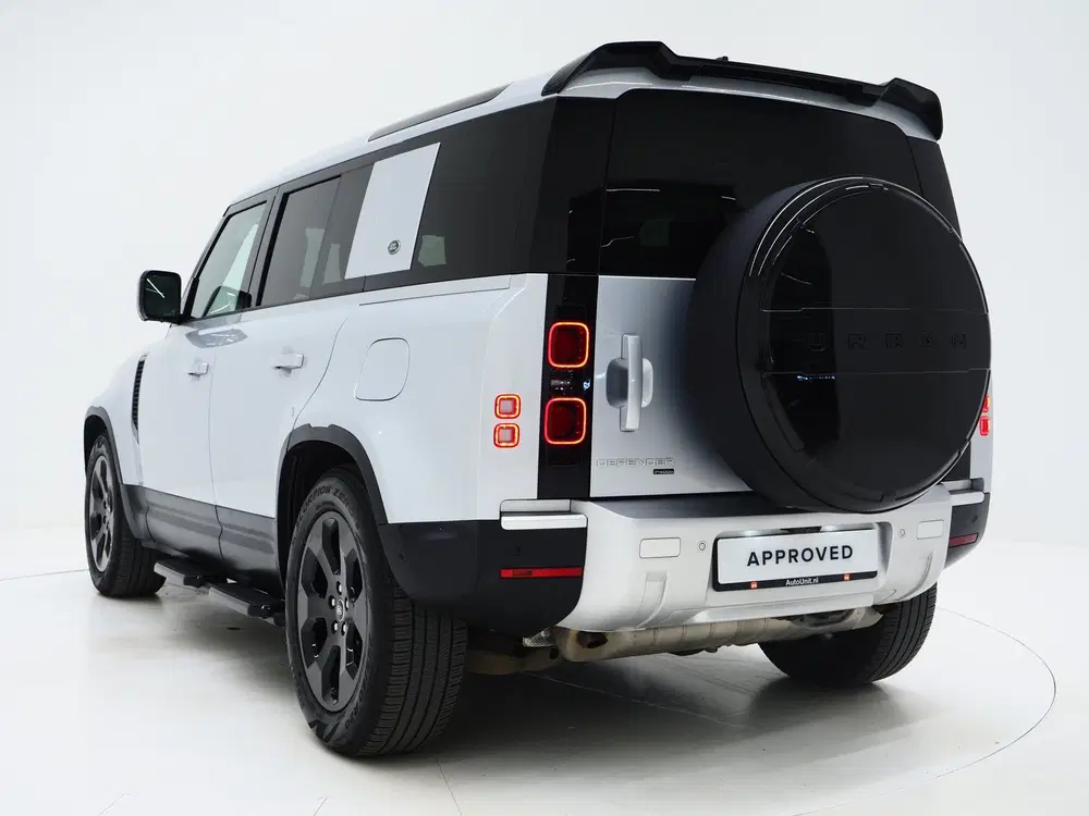 Land Rover Defender 2.0 P400e 110 uit 2021, foto 3