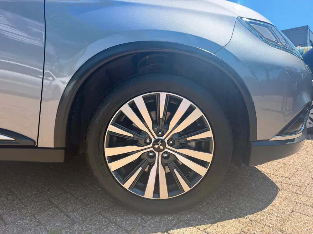 Mitsubishi Outlander 2.0 Instyle+ 4WD uit 2019, foto 12