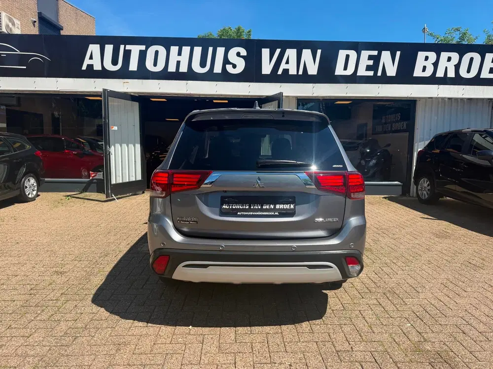 Mitsubishi Outlander 2.0 Instyle+ 4WD uit 2019, foto 8